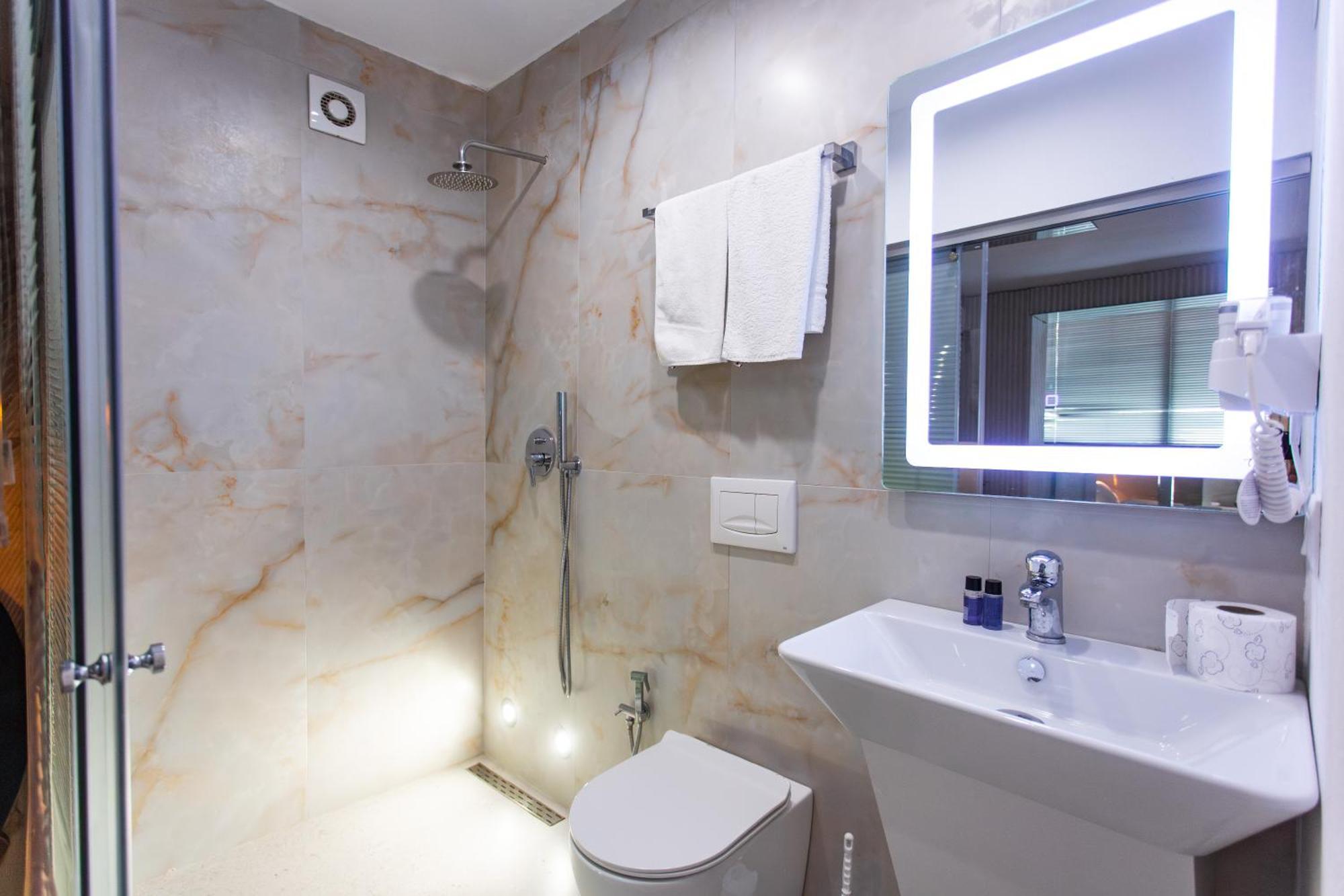 The Bubbles - Jacuzzi Hotel Tirana Exterior foto