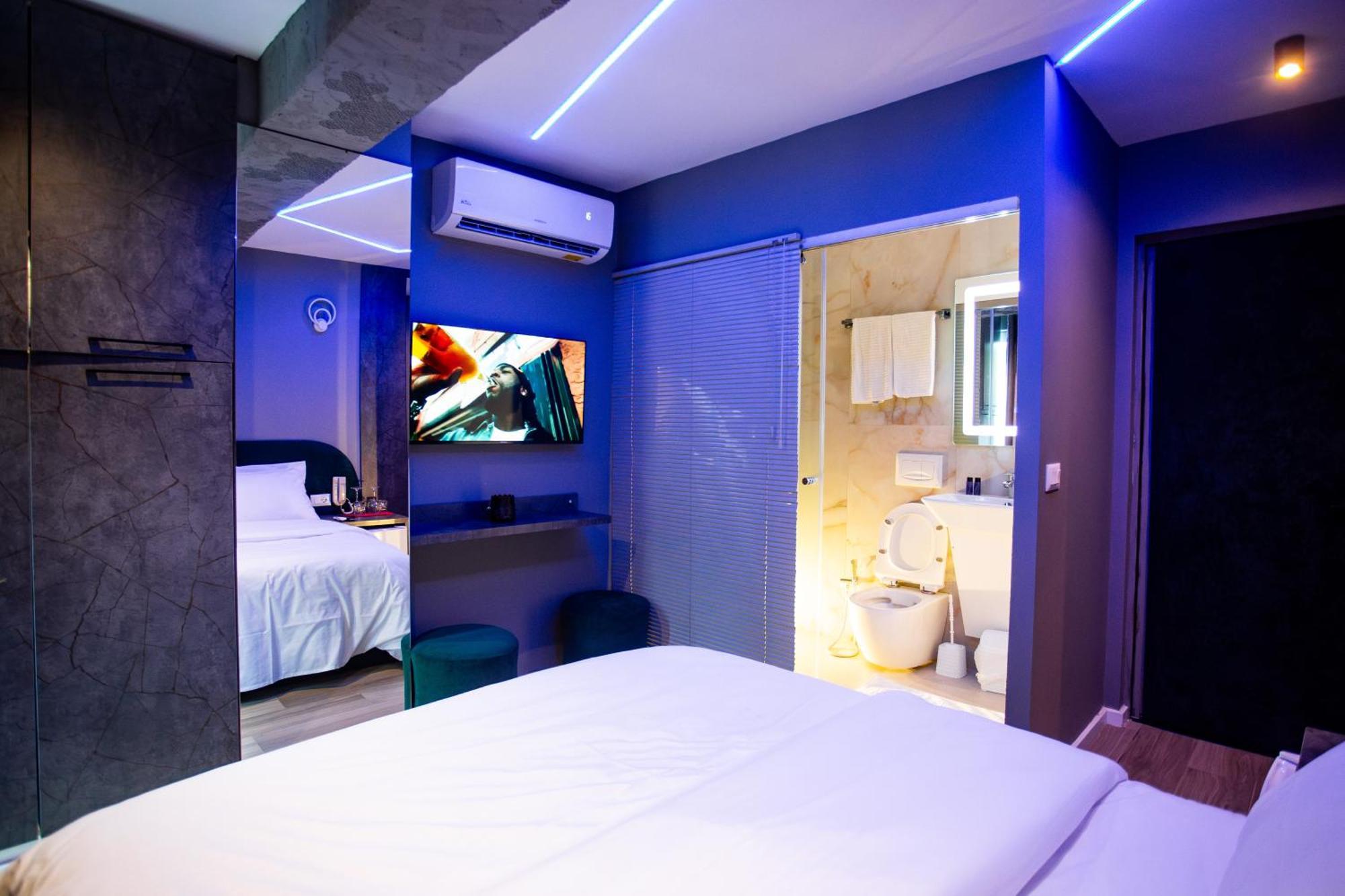 The Bubbles - Jacuzzi Hotel Tirana Exterior foto
