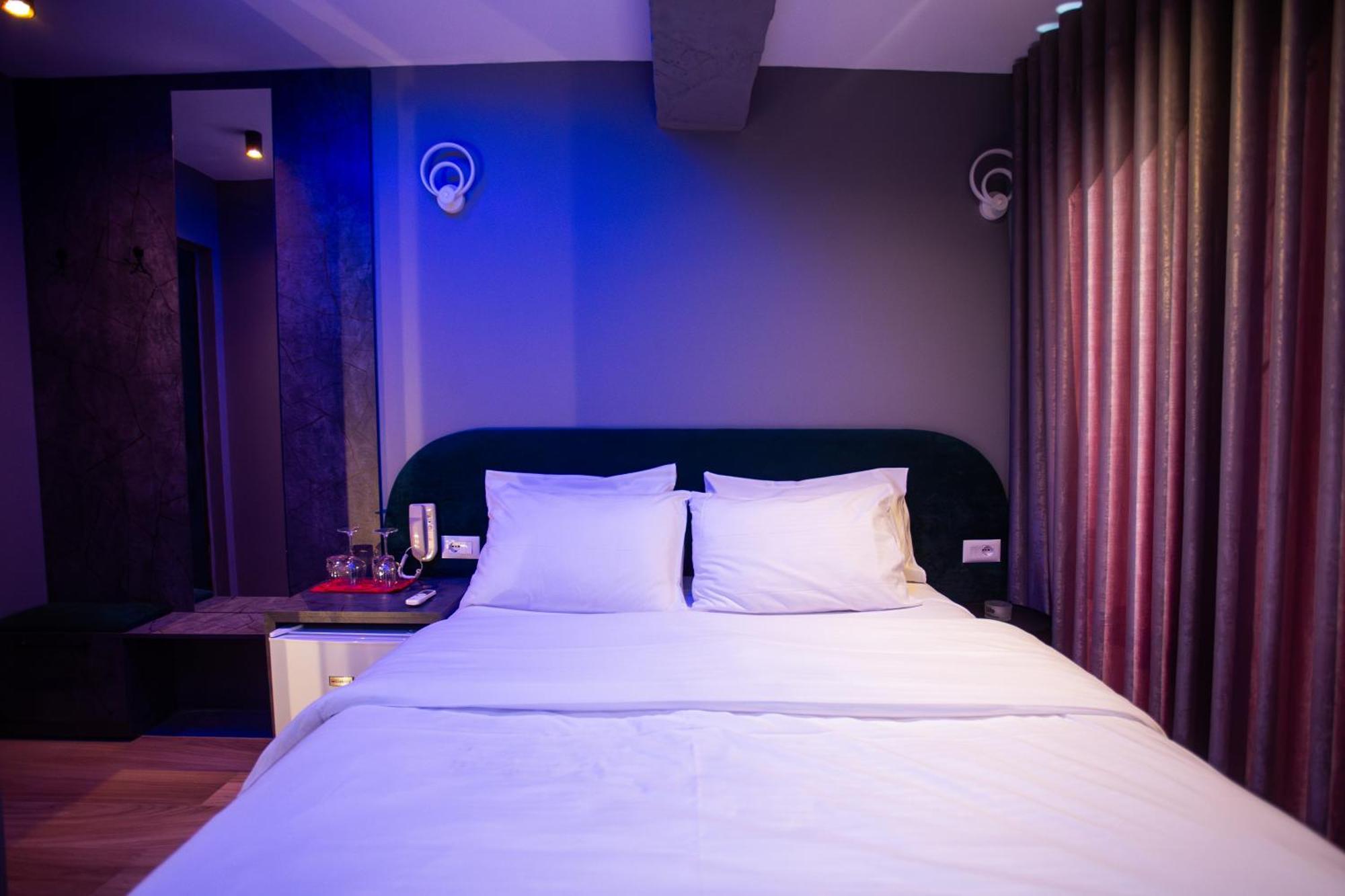 The Bubbles - Jacuzzi Hotel Tirana Exterior foto