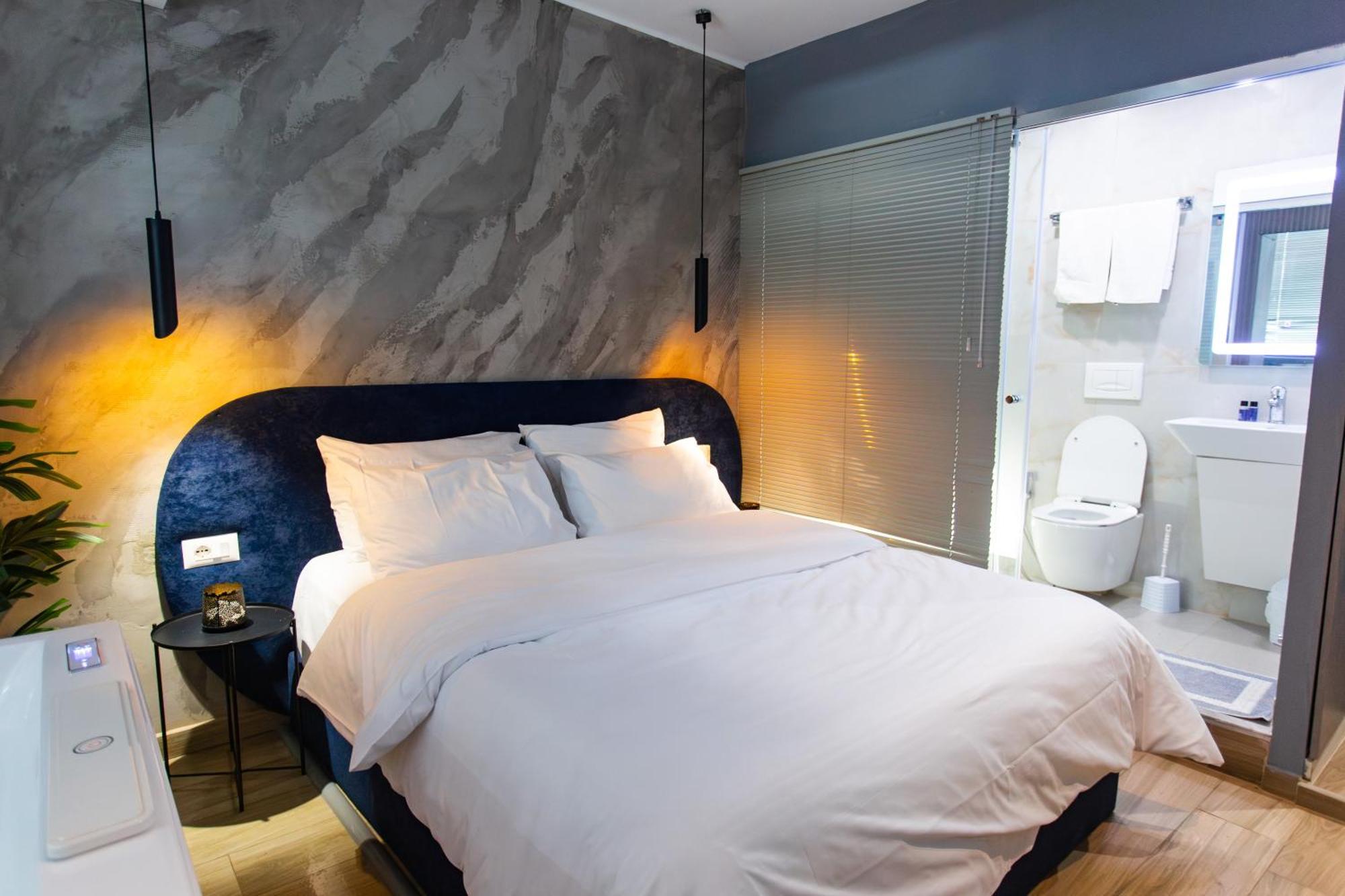 The Bubbles - Jacuzzi Hotel Tirana Exterior foto