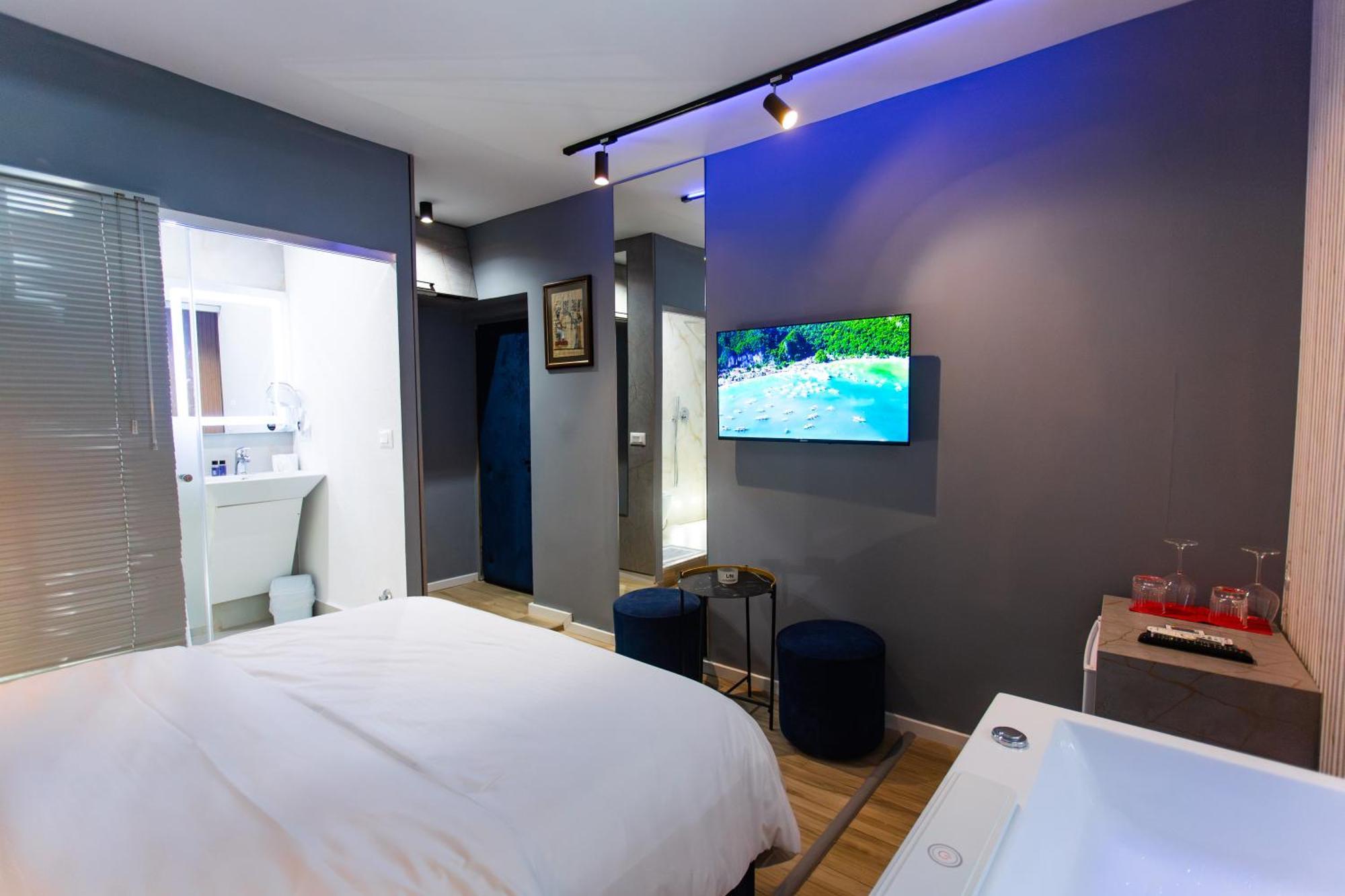 The Bubbles - Jacuzzi Hotel Tirana Exterior foto