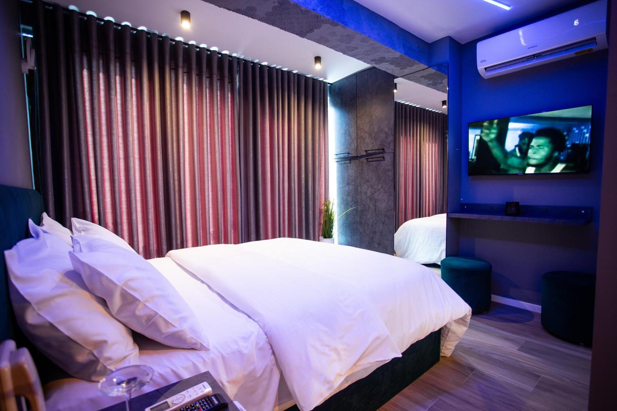 The Bubbles - Jacuzzi Hotel Tirana Exterior foto