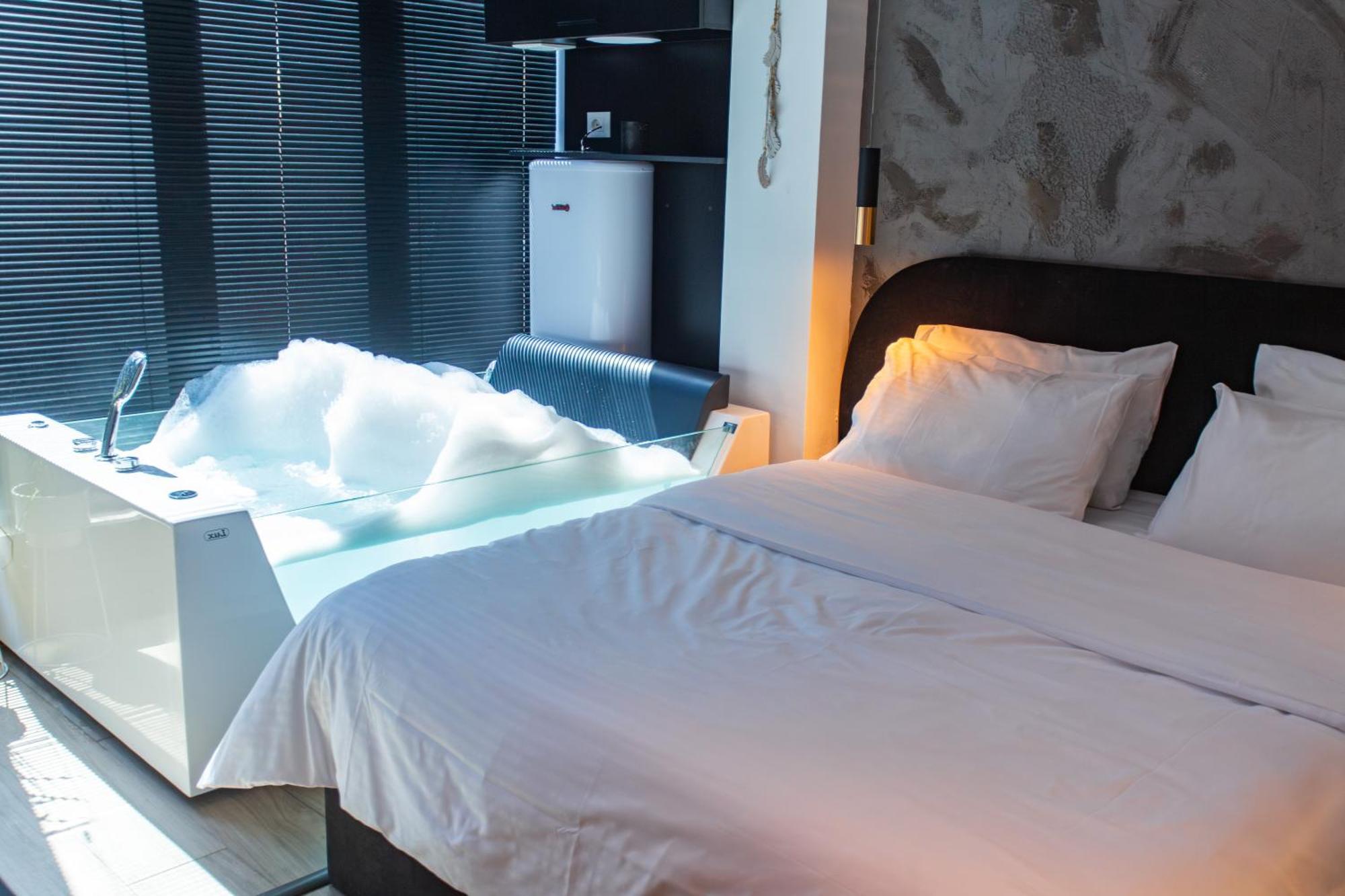 The Bubbles - Jacuzzi Hotel Tirana Exterior foto