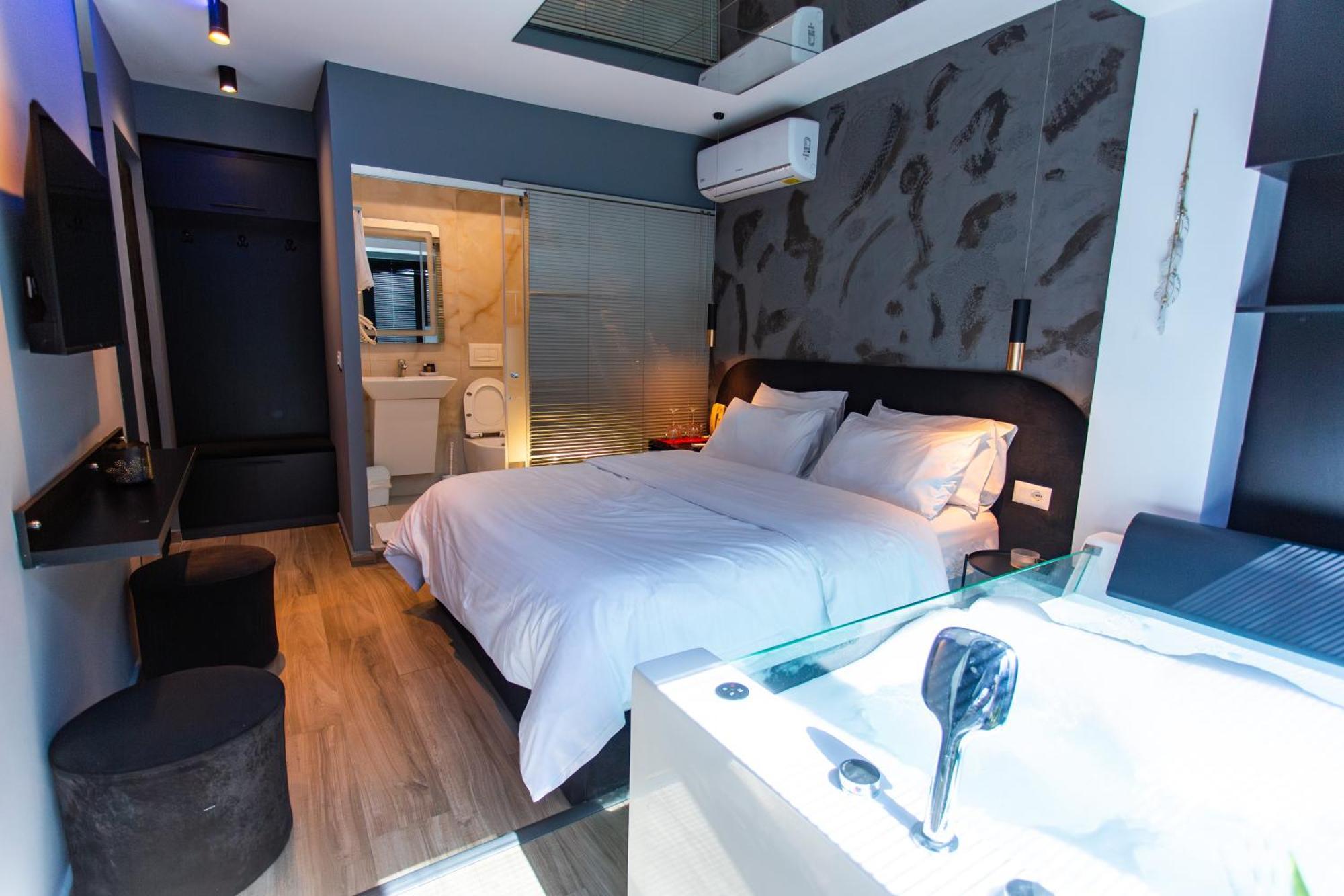 The Bubbles - Jacuzzi Hotel Tirana Exterior foto