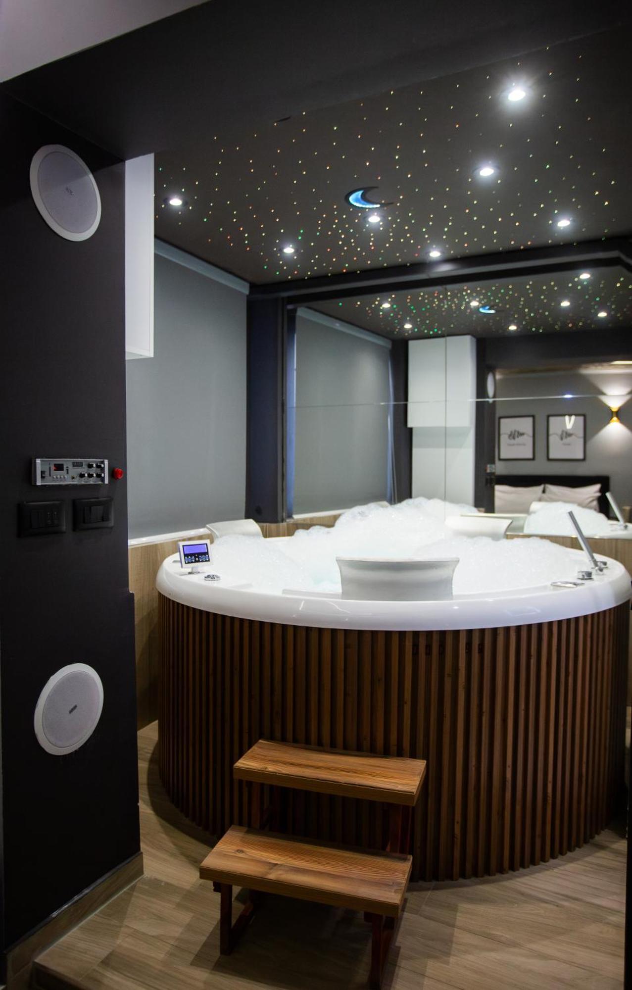 The Bubbles - Jacuzzi Hotel Tirana Exterior foto
